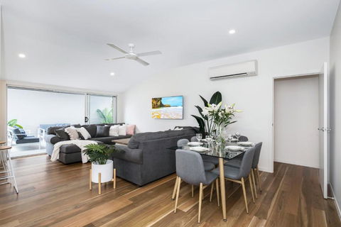 Park Avenue Terrace House Sleeps 9 - Accommodation Newcastle 2