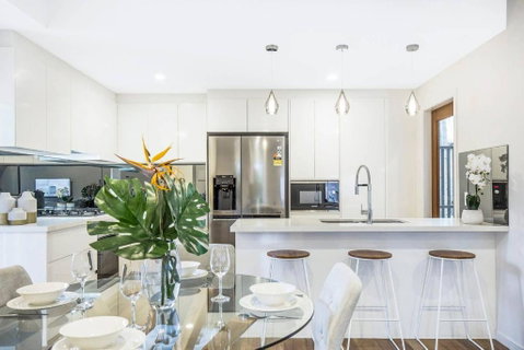 Park Avenue Townhouse Retreat Brisbane Sleeps 10 - Accommodation Newcastle 1