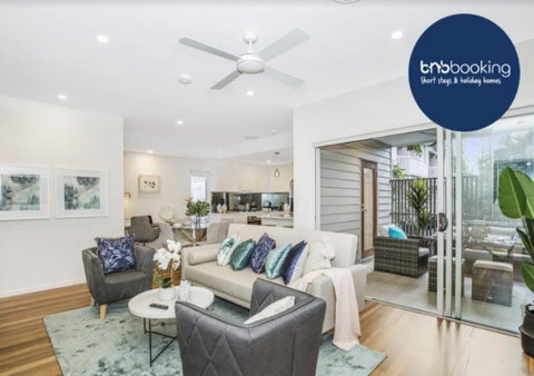 Park Avenue Townhouse Retreat Brisbane Sleeps 10 - Accommodation Newcastle 0