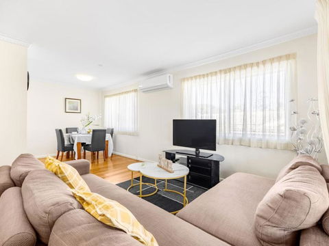 Peaceful 3BR Comfy Unit Sunnybank Near Everything - Accommodation Newcastle 2