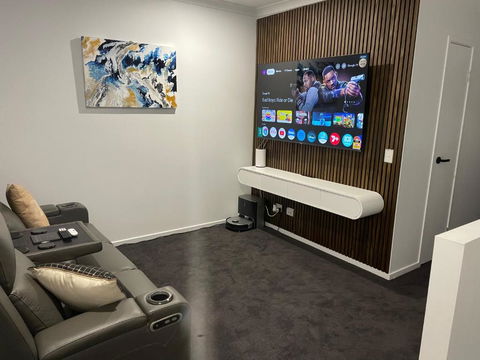 Peaceful Paradise - Accommodation Newcastle 2