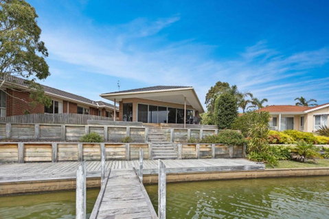 Pelican Brief - Accommodation Newcastle 0