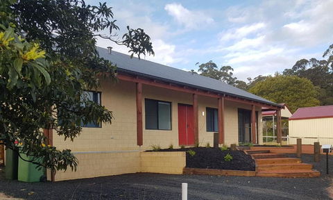 Pemberton Japanese Garden Studio - Accommodation Newcastle 0