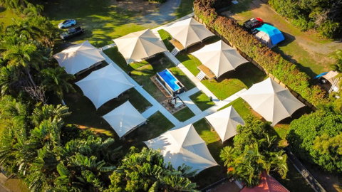 Poinciana At Cooee Bay - Accommodation Newcastle 2