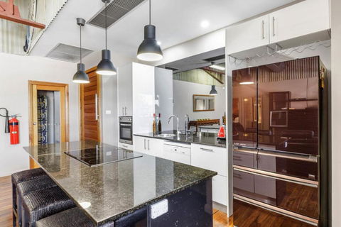 Platinum Precinct - The Apartment - Accommodation Newcastle 0