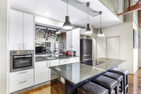 Platinum Precinct - The Apartment - Accommodation Newcastle 2