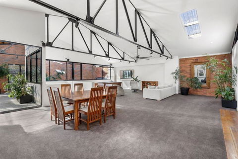 Platinum Precinct - The Penthouse - Accommodation Newcastle 2