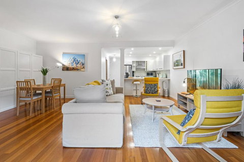 Perfect 2-Bed Inner-City Home With Pool & BBQ Area - Accommodation Newcastle 0