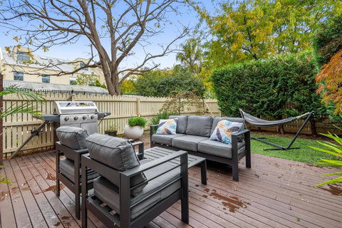 Perfect 2-Bed Inner-City Home With Pool & BBQ Area - Accommodation Newcastle 3