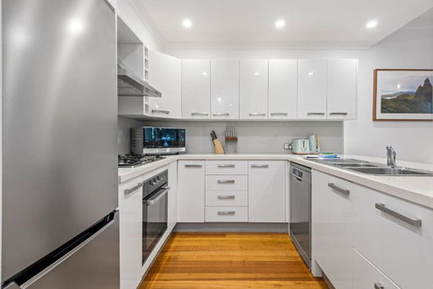 Perfect 2-Bed Inner-City Home With Pool & BBQ Area - Accommodation Newcastle 2