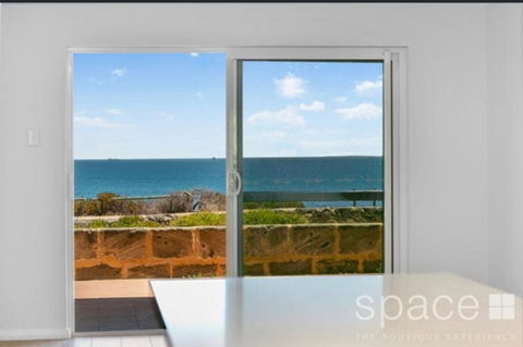 Perfect Oceanfront Cottesloe Apartment - Accommodation Newcastle 2