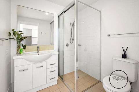 Perfect Penthouse - WiFi Included - Accommodation Newcastle 1