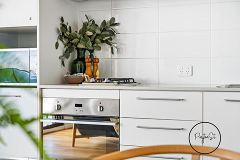Perfect Penthouse - WiFi Included - Accommodation Newcastle 2