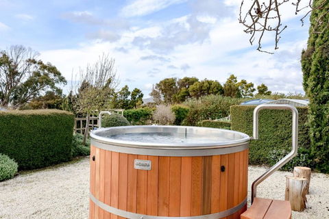 Petite Chateau Waterfront Chateau With Hot Tub - Accommodation Newcastle 3