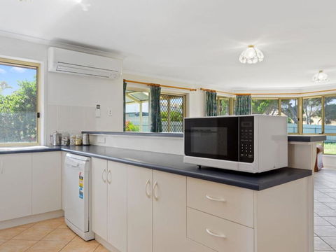 Pets At The Beach 8 Marto Court - Accommodation Newcastle 3