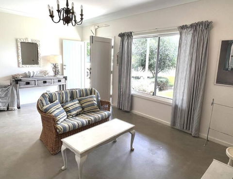 Pine Lodge - Accommodation Newcastle 1