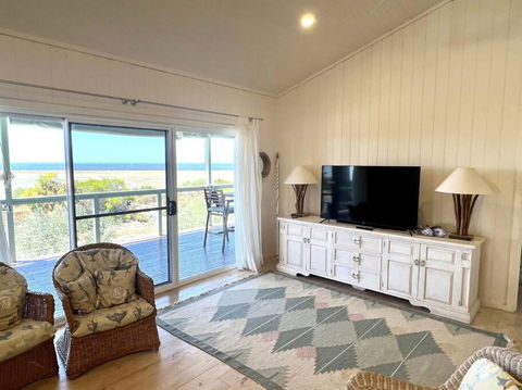 Pine Lodge - Accommodation Newcastle 3