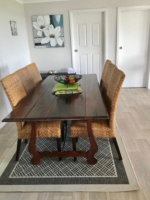 Pine View Holiday Rental - Accommodation Newcastle 3
