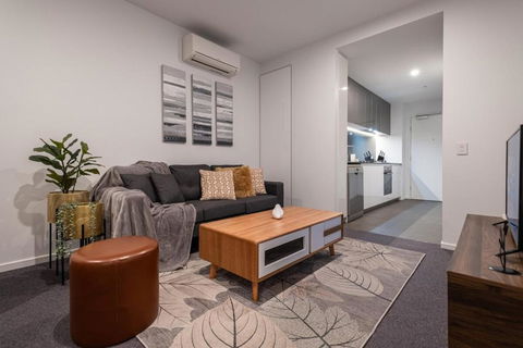 Pleasant &bright 2br2ba Apt Footscray Pool - Accommodation Newcastle 0