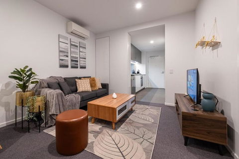 Pleasant &bright 2br2ba Apt Footscray Pool - Accommodation Newcastle 1