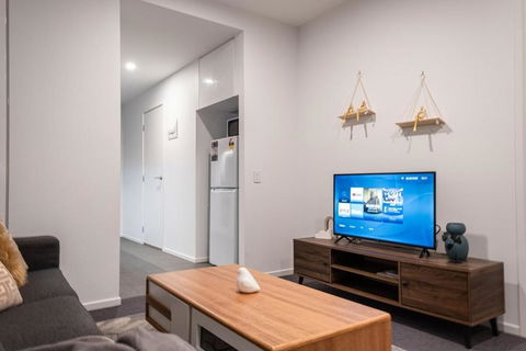 Pleasant &bright 2br2ba Apt Footscray Pool - Accommodation Newcastle 2