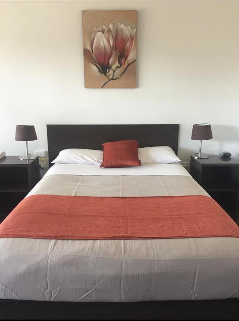 Ploughmans Motor Inn - Accommodation Newcastle 2