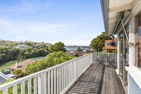 Poolside Stay - Close To Taronga Zoo & Luna Park - Accommodation Newcastle 0