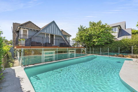 Poolside Stay - Close To Taronga Zoo & Luna Park - Accommodation Newcastle 1