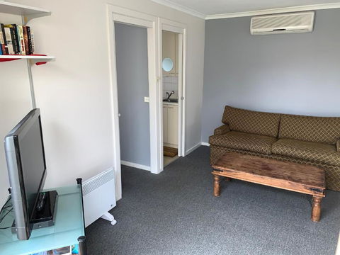 Portarlington Holiday Apartment - Accommodation Newcastle 2