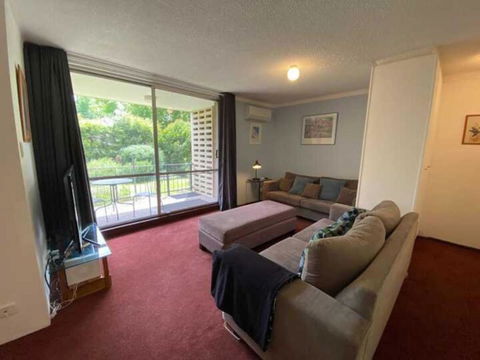 Quiet 2BR Apartment With Garden Views In Griffith - Accommodation Newcastle 0