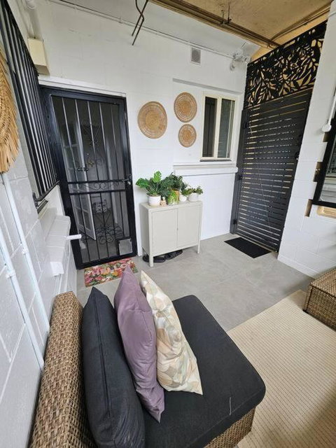 Prime Location: Just Steps Away From Oxford Street - Accommodation Newcastle 1