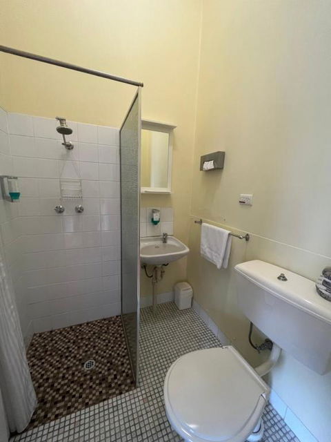 Princes Lodge Motel - Accommodation Newcastle 3