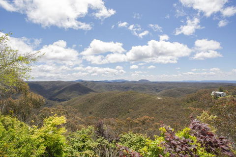 Pristine Mountain Retreat With Expansive Views - Accommodation Newcastle 1