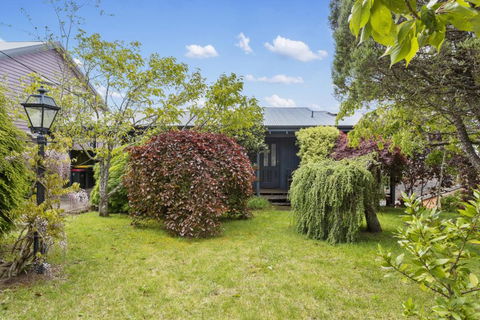 Pristine Mountain Retreat With Expansive Views - Accommodation Newcastle 3