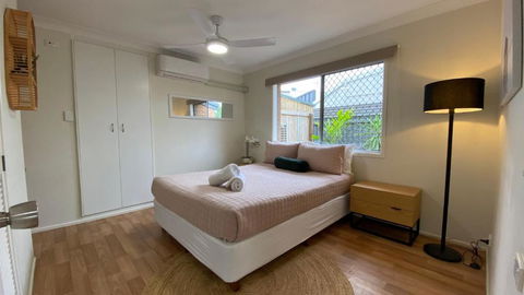 Private Guesthouse - Pet Friendly - Walk To Beach - Accommodation Newcastle 0