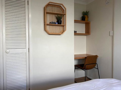 Private Guesthouse - Pet Friendly - Walk To Beach - Accommodation Newcastle 3