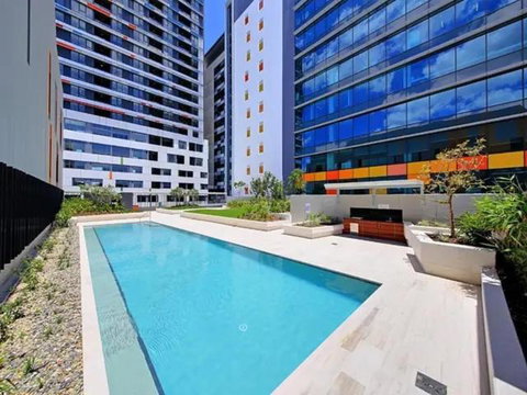 Private Bedroom & Bathroom In Shared Inner Brisbane Apartment - Accommodation Newcastle 0