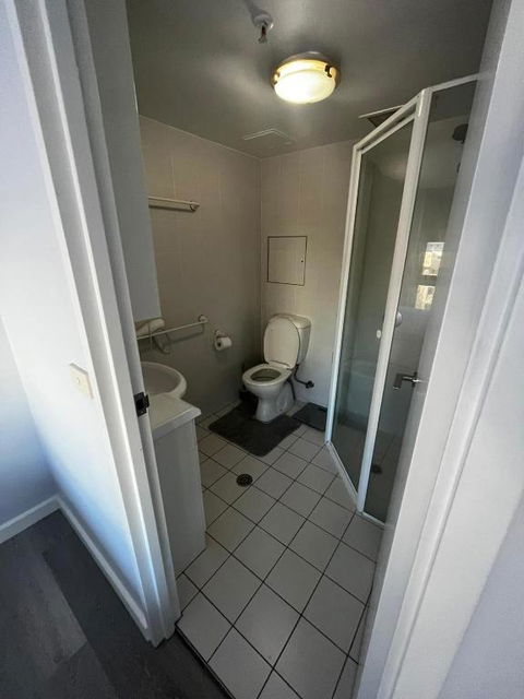Private Room With Ensuite In The CBD - Accommodation Newcastle 3