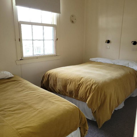 Pub In The Paddock - Accommodation Newcastle 2