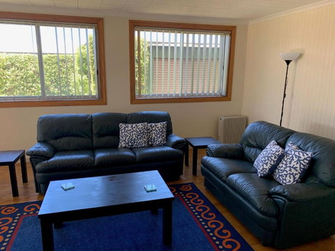 Quaint Hideaway - Accommodation Newcastle 3