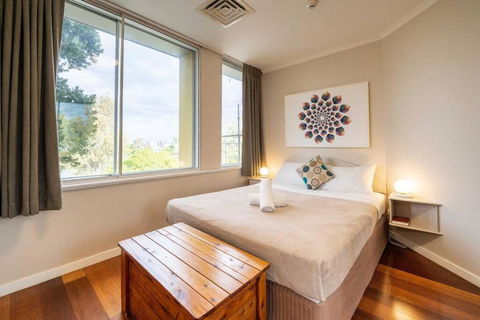 Quaint Auchenflower 1B1B Apt W Parking Close To UQ - Accommodation Newcastle 0