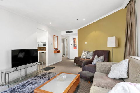 Quay West 2302 Self-Catering - Accommodation Newcastle 3