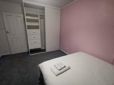 Quiet Room With Off Street Parking In Hobart - Accommodation Newcastle 0
