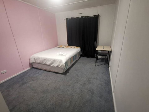 Quiet Room With Off Street Parking In Hobart - Accommodation Newcastle 2