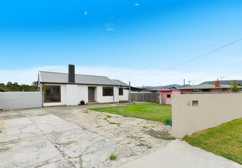 Quiet Room With Off Street Parking In Hobart - Accommodation Newcastle 3