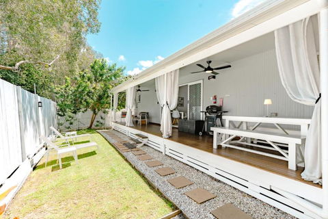 Private Outdoor Spa, Fire Pit, Cinema Room - THE COTTAGE COOLUM BEACH - Accommodation Newcastle 3