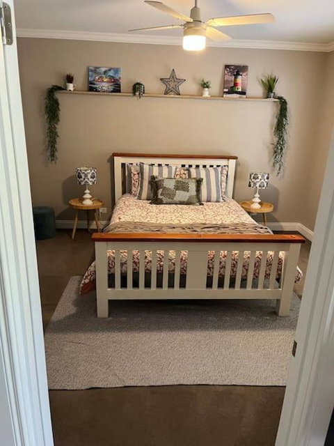 Quiet Family Retreat Getaway - Wildlife Park, Sovereign Hill, Kryall Castle And City At Your Door - Modern House, 8 Guests, 4 Bedrooms, 5 Beds - Accommodation Newcastle 1