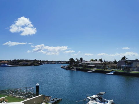Attached Self Service Waterfront Whole Villa - Sydney - Accommodation Newcastle 0