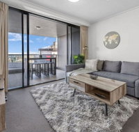 AU1 - Long Stay w Balcony RiverViews Fast WiFi