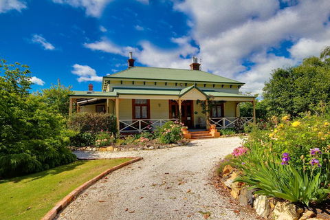B & B At Winterbrook - Accommodation Newcastle 0
